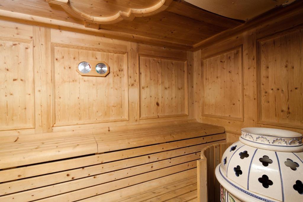 Hotel Amaten Brunico Zewnętrze zdjęcie