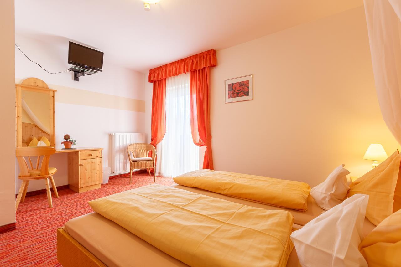 Hotel Amaten Brunico Zewnętrze zdjęcie